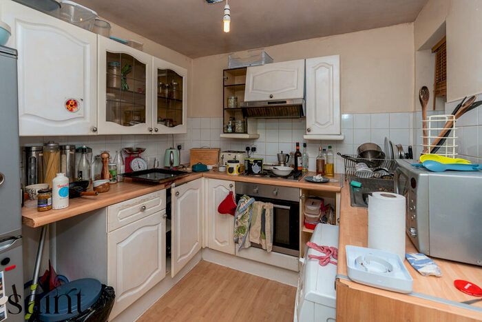 2 Bedroom Flat To Rent In Malcolm Close, Nottingham, NG3