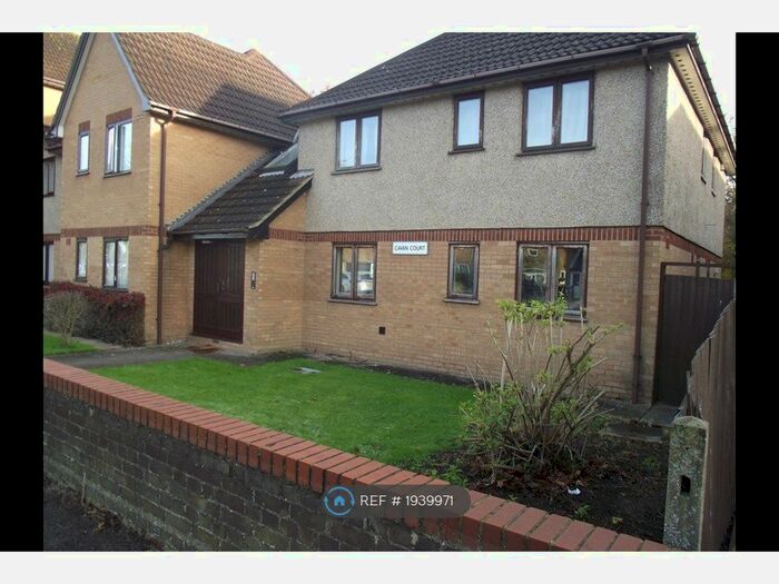 3 Bedroom Flat To Rent In Cavan Court, Hatfield, AL10