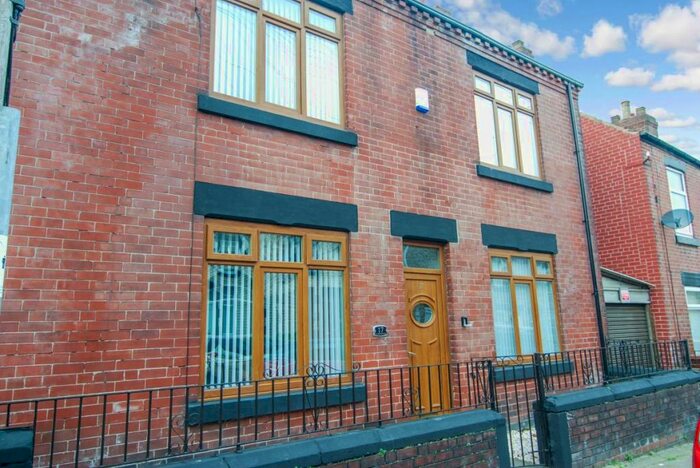 5 Bedroom Semi-Detached House To Rent In Blenheim Road, Barnsley, S70