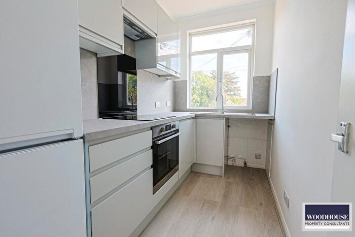 1 Bedroom Flat To Rent In Turners Hill, Cheshunt, EN8