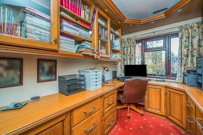 5 Bedroom Semi-Detached House For Sale In Holles Crescent, Nottingham, Nottinghamshire, NG7