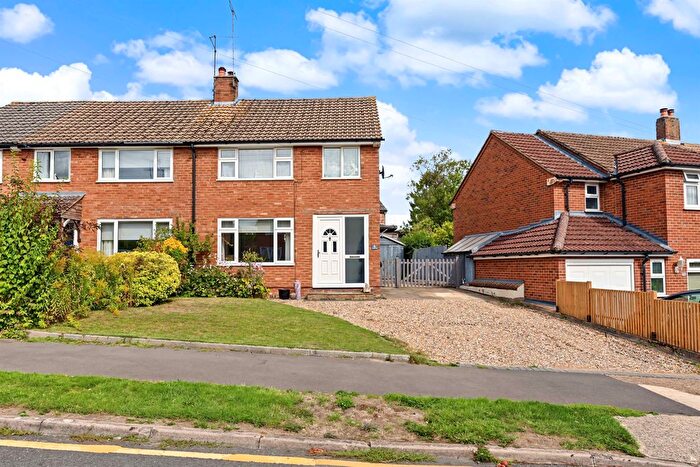 3 Bedroom Semi Detached House For Sale In Dunston Hill, Tring, HP23