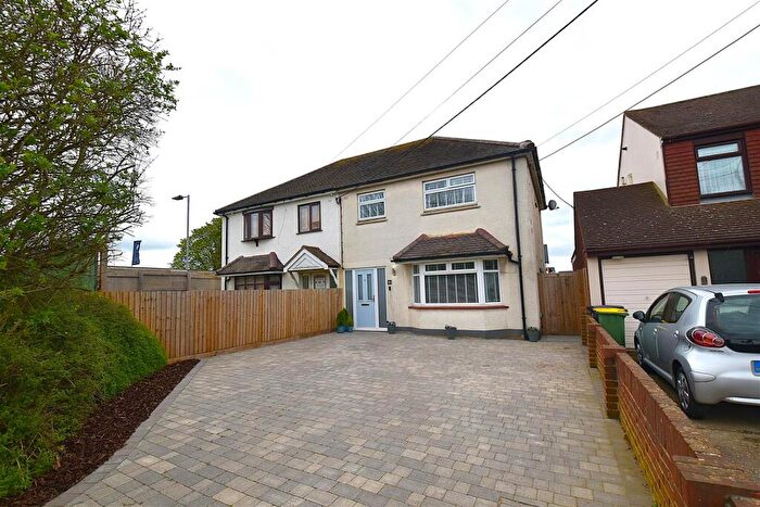 3 Bedroom Semi-Detached House For Sale In Ashingdon Road, Rochford, SS4