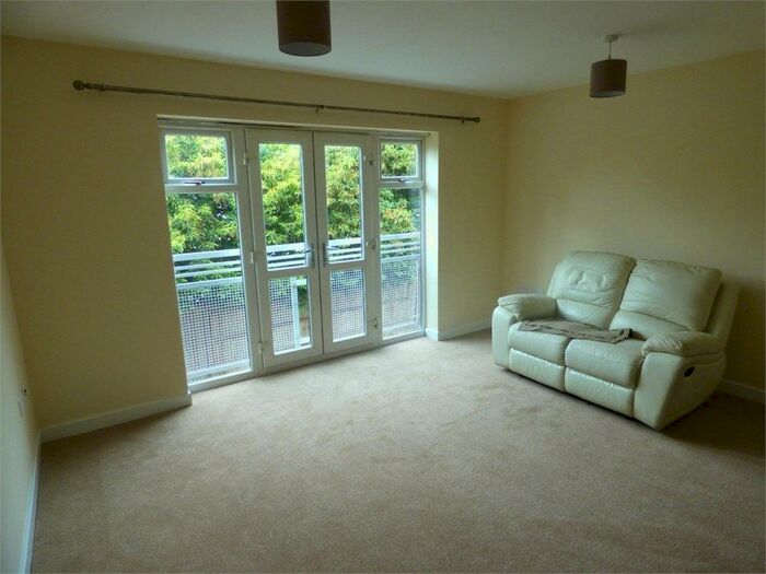 2 Bedroom Flat To Rent In Jupiter Court, Slough, SL1