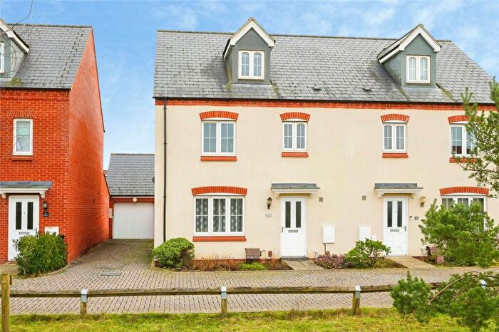 4 Bedroom Semi Detached House For Sale In Fontwell Road, Bicester, Oxfordshire, OX26