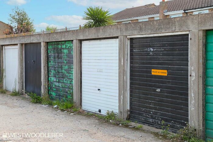 Garage / Parking To Rent In Nursery Road, Hoddesdon, EN11