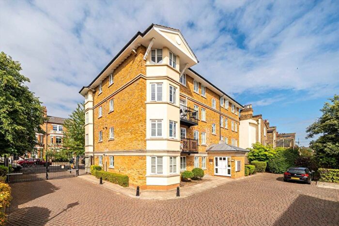 2 Bedroom Flat To Rent In Sycamore Mews, Clapham, SW4