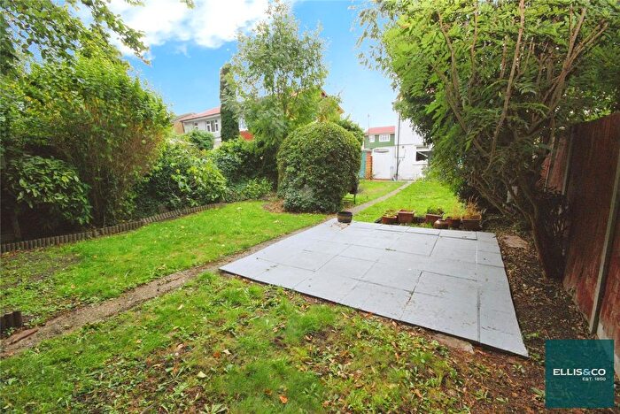 3 Bedroom Semi-Detached House For Sale In Prayle Grove, Cricklewood, NW2