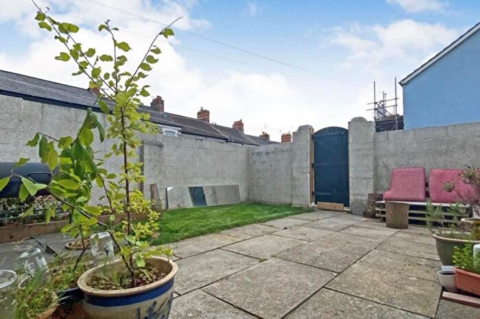 2 Bedroom Flat To Rent In Arcot Street, Penarth, CF64