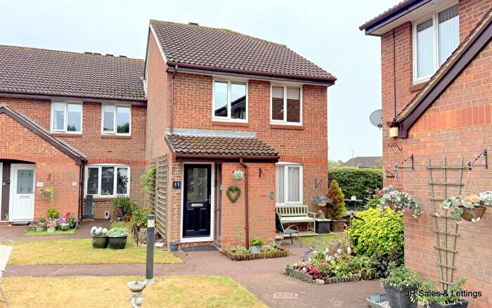 1 Bedroom Retirement Property For Sale In Rose Court, Rosedale Way, West Cheshunt, EN7