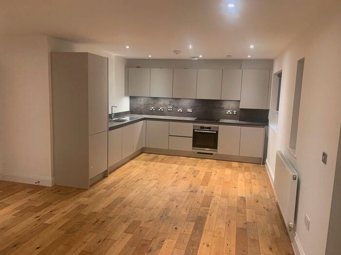 2 Bedroom Flat To Rent In Greatness Mill Court, Sevenoaks, TN14