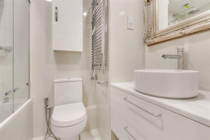 1 Bedroom Flat For Sale In Gloucester Terrace, Notting Hill, W2