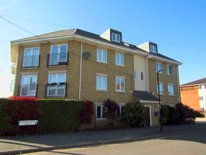 2 Bedroom Flat To Rent In Goldsmith Court, Slough, Berkshire, SL2