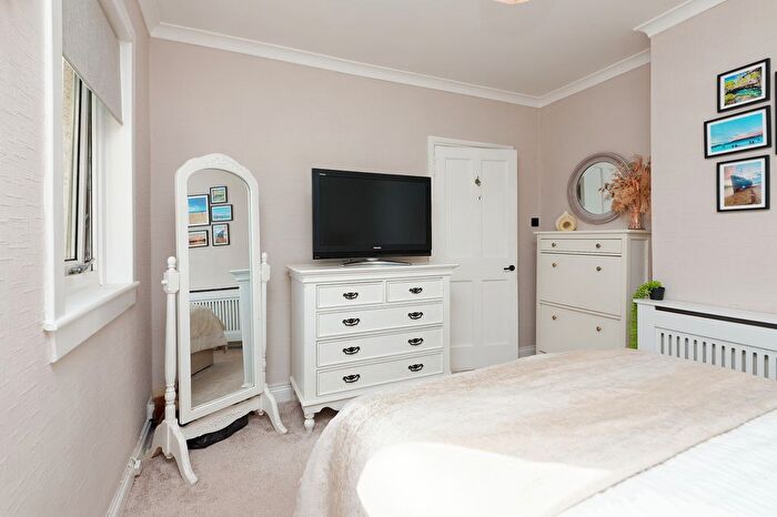 2 Bedroom Flat For Sale In Wheatlands Drive, Kilbarchan, PA10