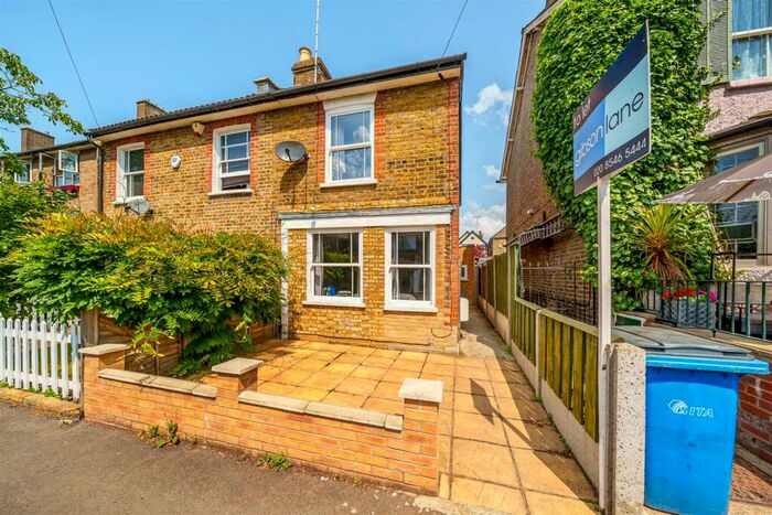 4 Bedroom Semi-Detached House To Rent In New Road, Kingston Upon Thames, KT2