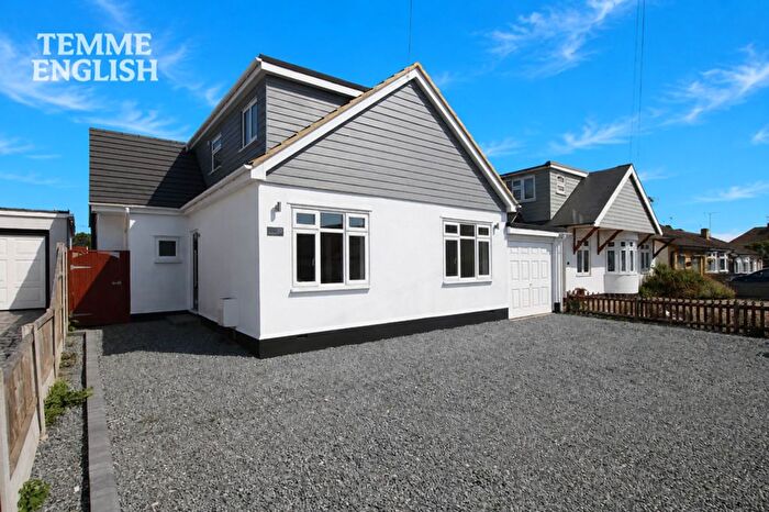 3 Bedroom Detached House For Sale In Oxford Road, Stanford-Le-Hope, SS17
