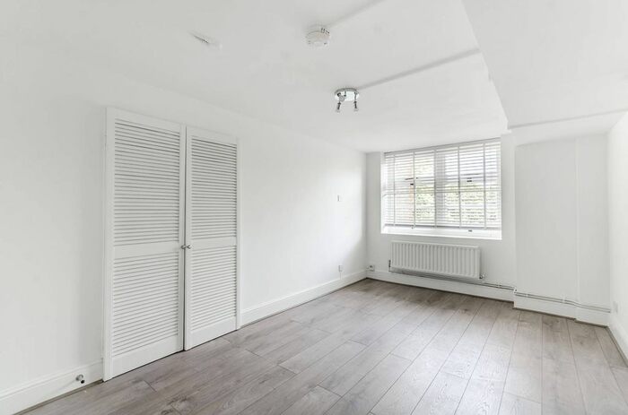 Studio To Rent In Este Road, Clapham Junction, London, SW11