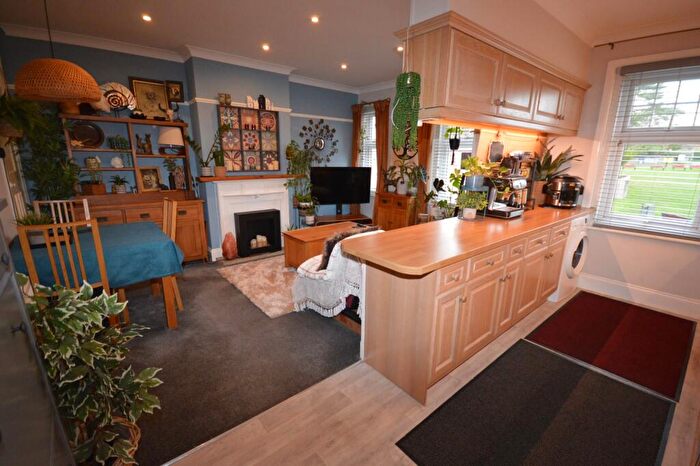 2 Bedroom Flat To Rent In High Street, Milford On Sea, Lymington, Hampshire, SO41