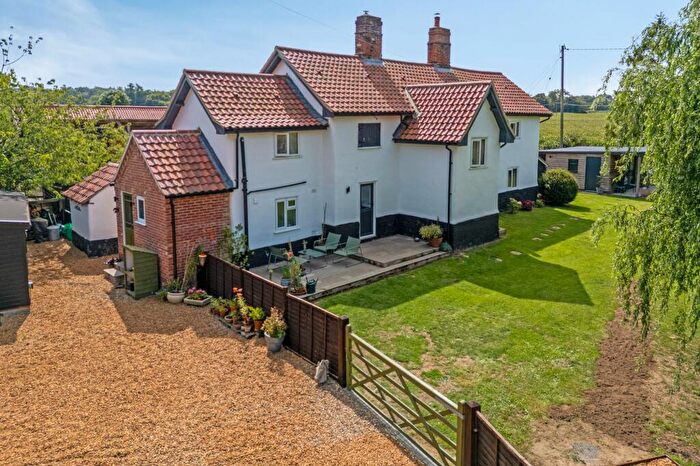 3 Bedroom Farm House For Sale In Charming Farmhouse With Acres Of Land In Southburgh, IP25