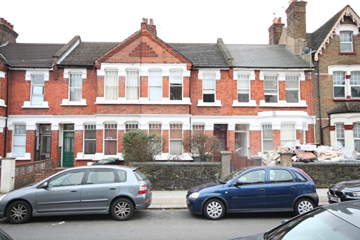 4 Bedroom House To Rent In Crowland Road, Stamford Hill, N15