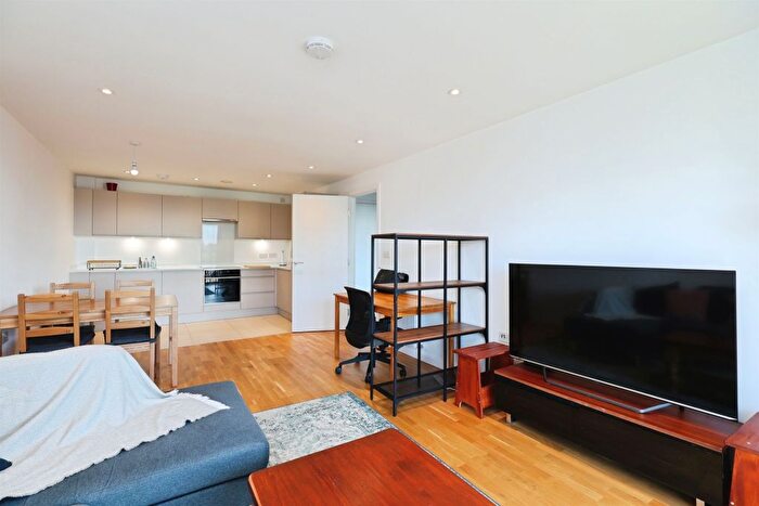 1 Bedroom Flat For Sale In West Street, Watford, WD17