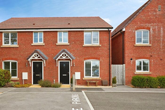 3 Bedroom Semi Detached House For Sale In Anglers Road, Gillingham, SP8