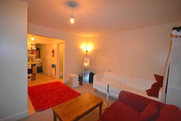 1 Bedroom Flat To Rent In Chiswick High Road, Chiswick, Chiswick, W4