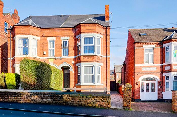 5 Bedroom Semi Detached House For Sale In Premier Road, Nottingham, NG7