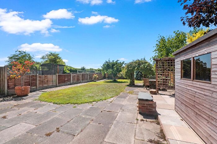 3 Bedroom End Of Terrace House For Sale In Berkeley Close, Whittington, Worcester., WR5
