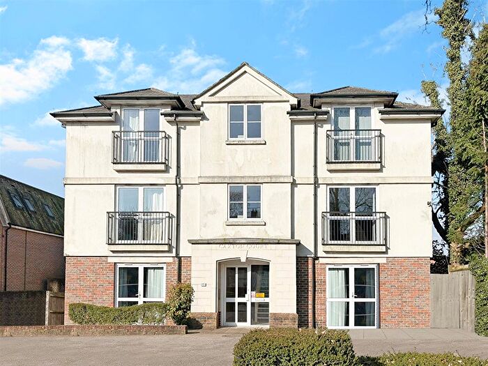 2 Bedroom Flat For Sale In Grove Road, Burgess Hill, RH15