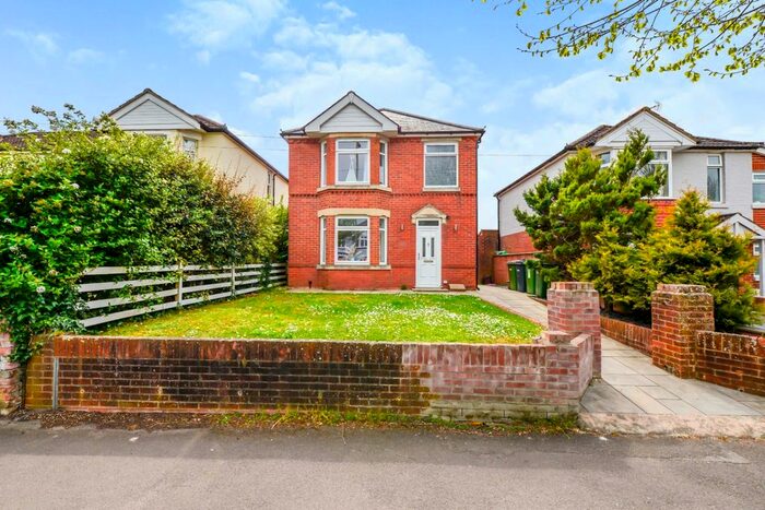 3 Bedroom Detached House To Rent In Leigh Road, Eastleigh, Hampshire, SO50