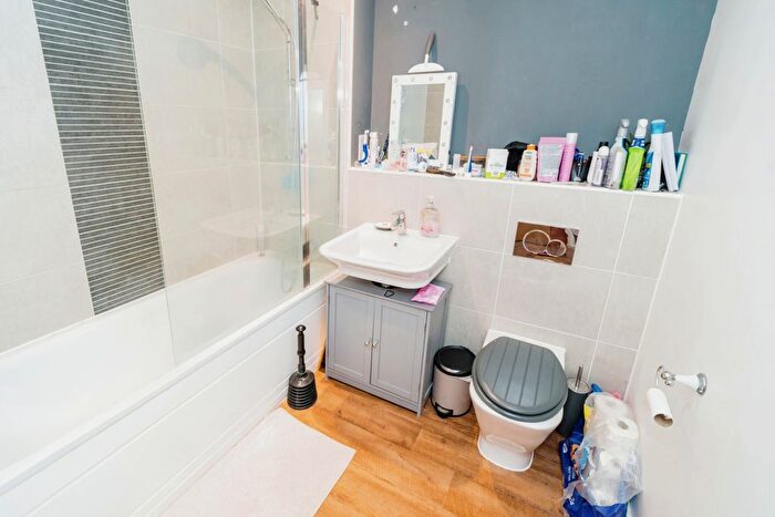 1 Bedroom Flat For Sale In College Street, Southampton, Hampshire, SO14