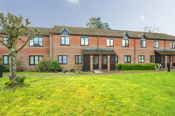 2 Bedroom Flat For Sale In Copenhagen Walk, Crowthorne, RG45