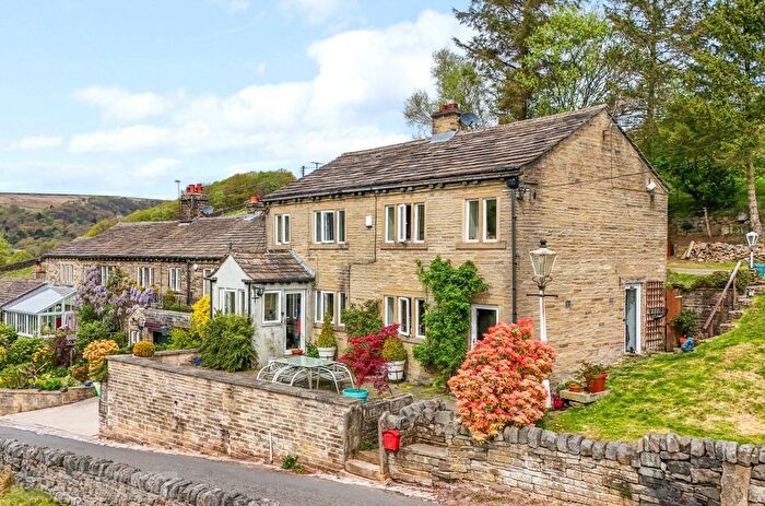 3 Bedroom Detached House For Sale In Heys Lane, Wainstalls, Halifax, West Yorkshire, HX2