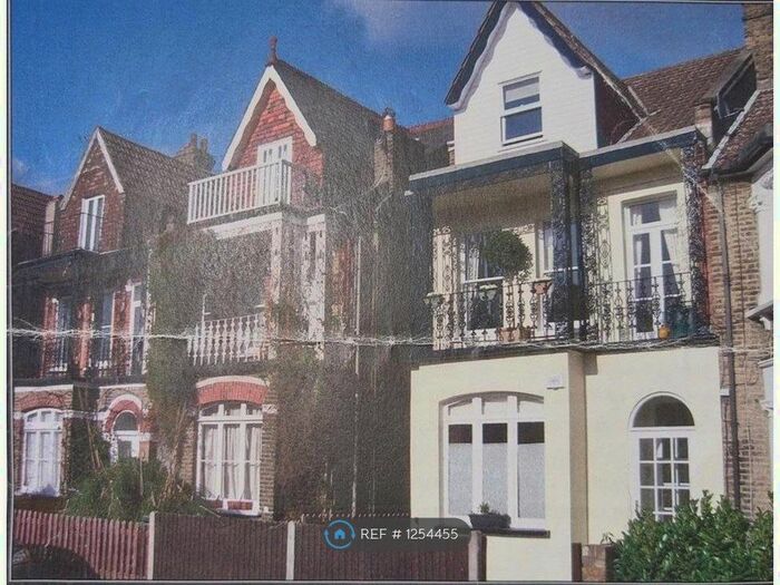 3 Bedroom Flat To Rent In First &amp; Second Floor, London SW17