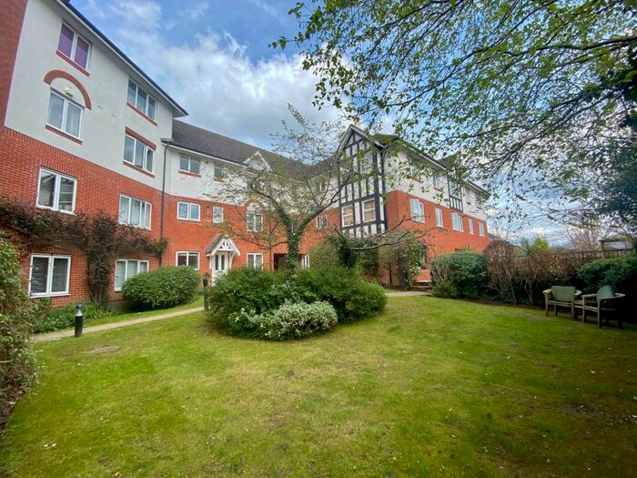 2 Bedroom Flat To Rent In Woking, GU22