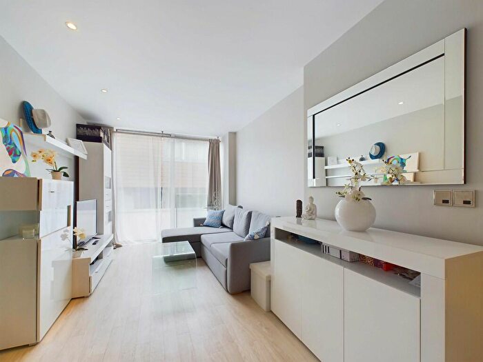 1 Bedroom Apartment To Rent In Luna House, Bermondsey Wall West, Bermondsey, SE16