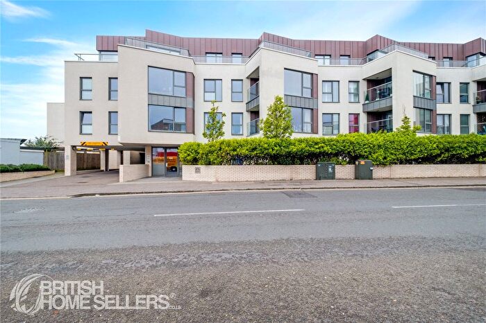 2 Bedroom Flat For Sale In South Street, Lancing, West Sussex, BN15