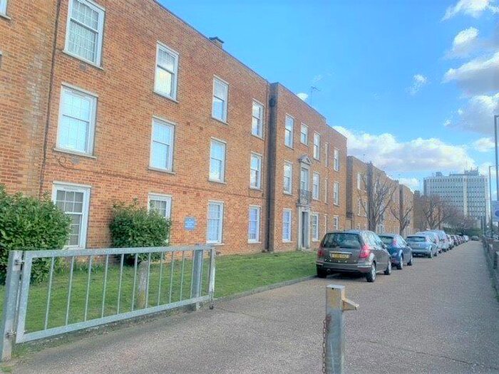 2 Bedroom Flat To Rent In Baker Street, Enfield, EN1