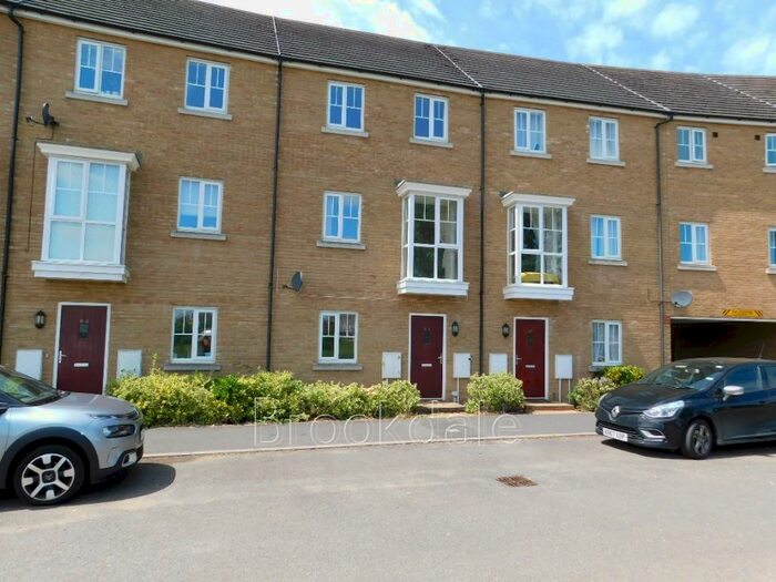4 Bedroom Town House To Rent In New Lakeside, Peterborough, Cambridgeshire, PE7