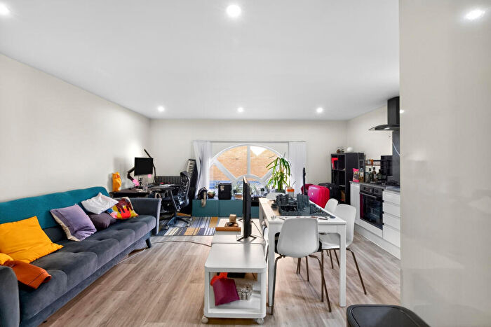 1 Bedroom Apartment To Rent In Hawke Place, London, SE16