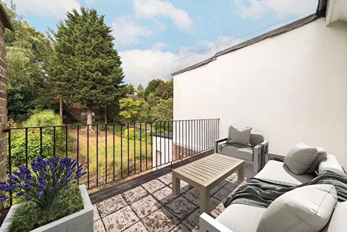 6 Bedroom Semi-Detached House For Sale In Vineyard Hill Road, London, SW19