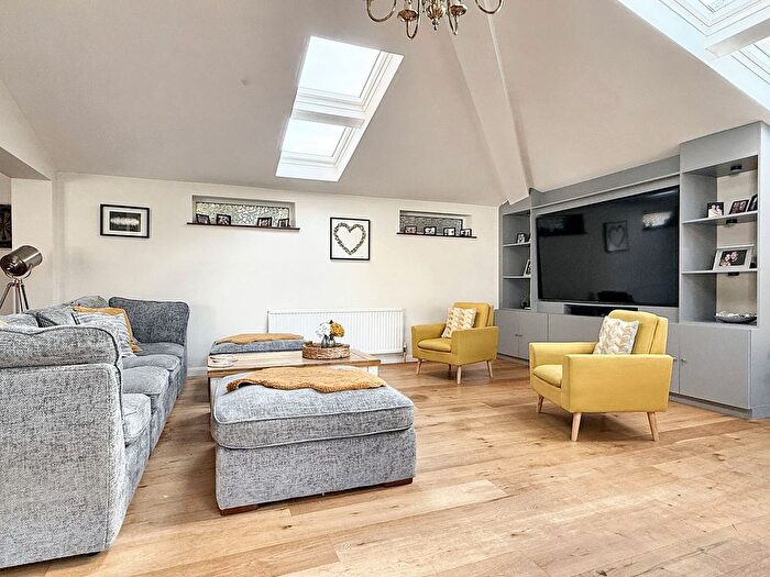 4 Bedroom Detached House For Sale In Main Road, Marchwood, SO40