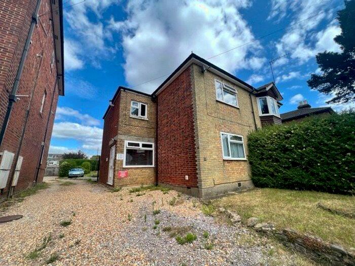 2 Bedroom Flat To Rent In Waterloo Road, Southampton, Hampshire, SO15