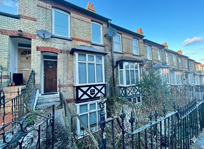 4 Bedroom Terraced House To Rent In Gladstone Avenue, Luton, Bedfordshire, LU1