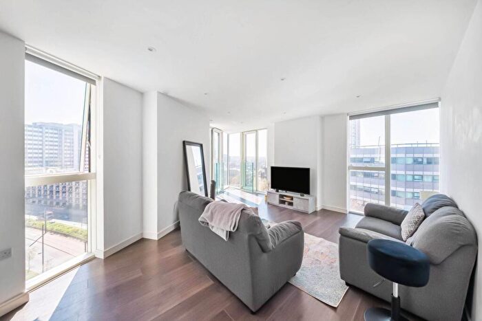 2 Bedroom Flat To Rent In Pinnacle Apartments, , Croydon, CR0