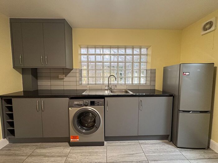 4 Bedroom Detached House To Rent In Old Lodge Lane, Purley, CR8