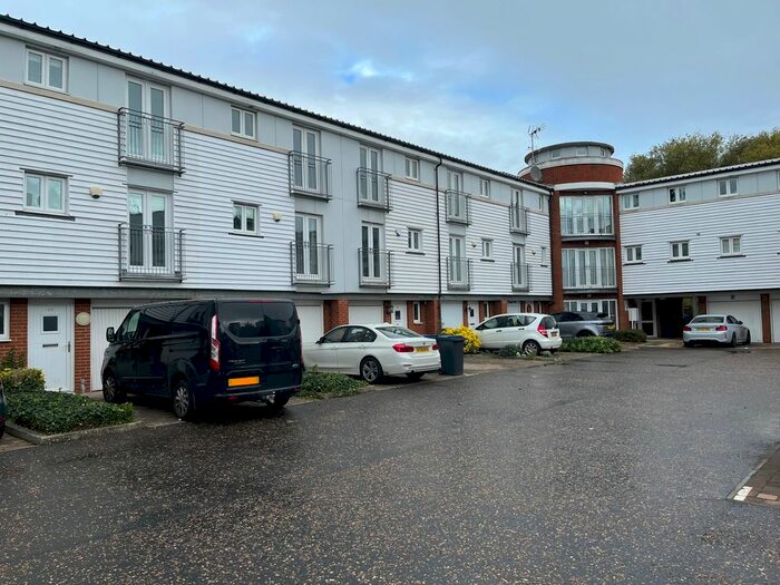 3 Bedroom Town House To Rent In Waters Edge, Canterbury, CT1