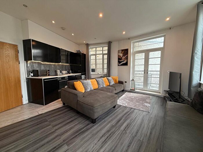 3 Bedroom Apartment To Rent In Enfield House, Low Pavement, Nottingham, NG1