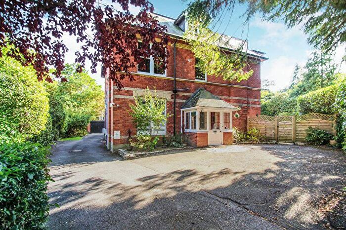 2 Bedroom Flat To Rent In Branksome, Poole, BH12